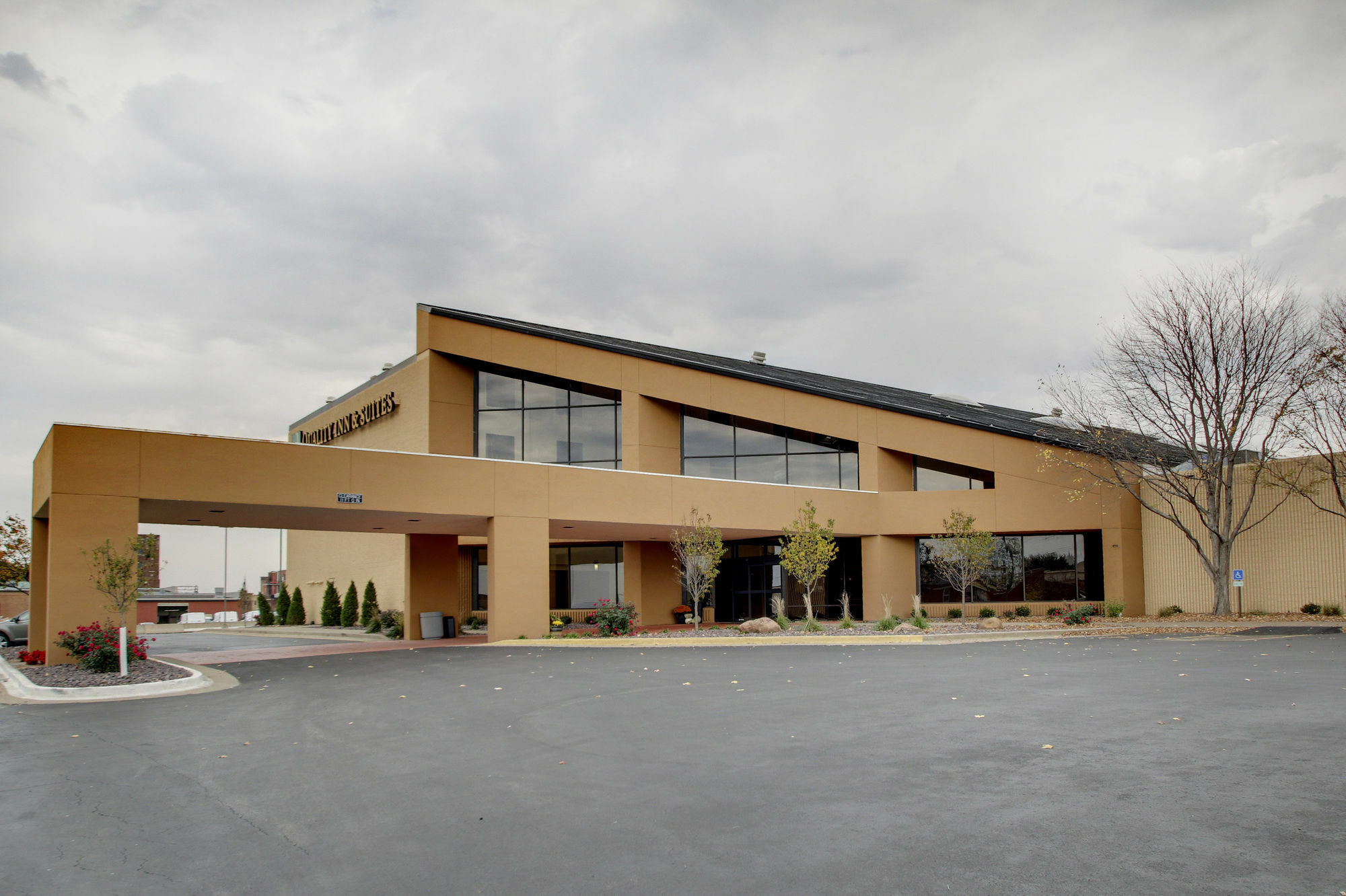 The Atrium Hotel On Third Quincy Exterior photo
