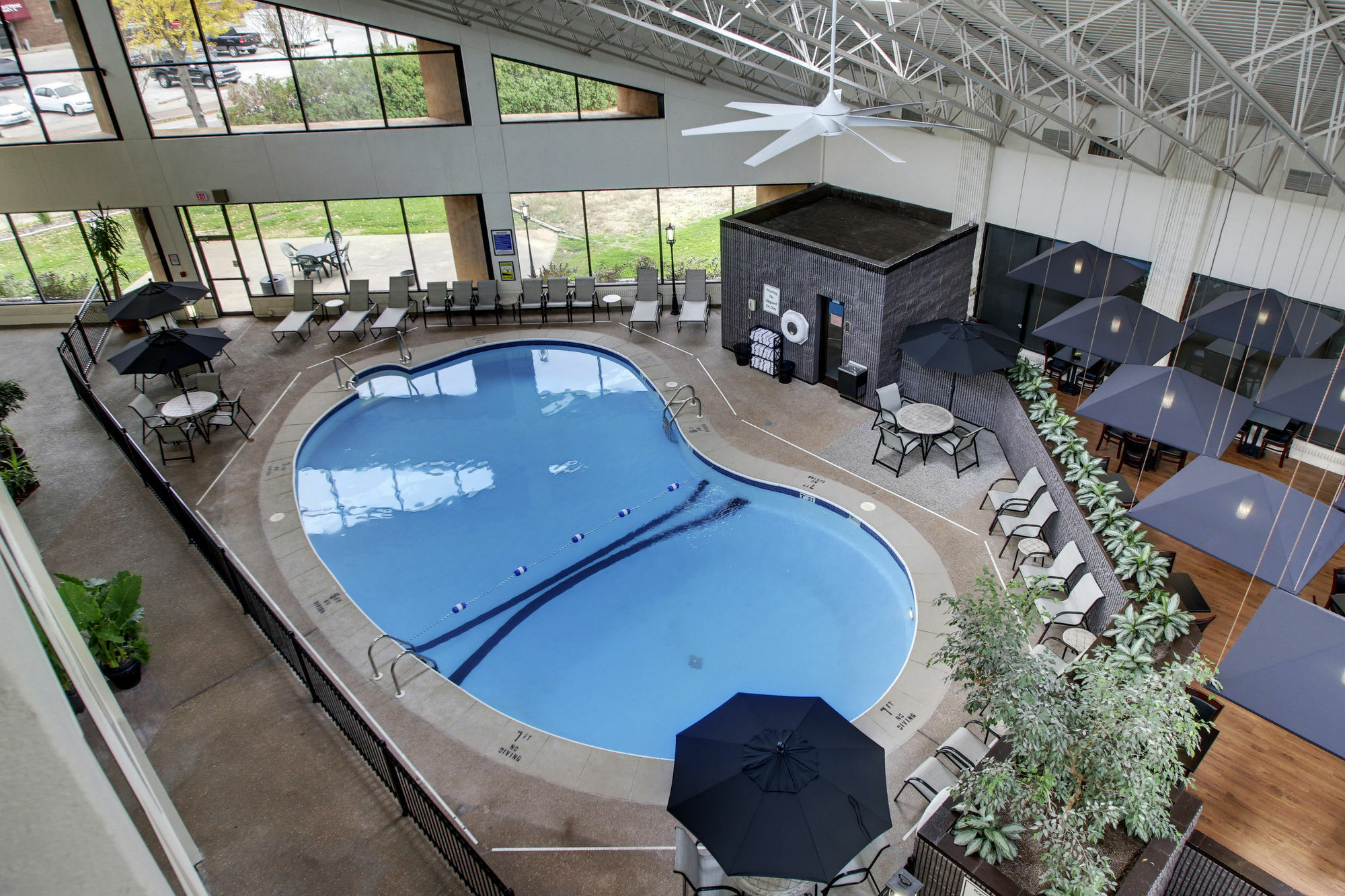 The Atrium Hotel On Third Quincy Exterior photo